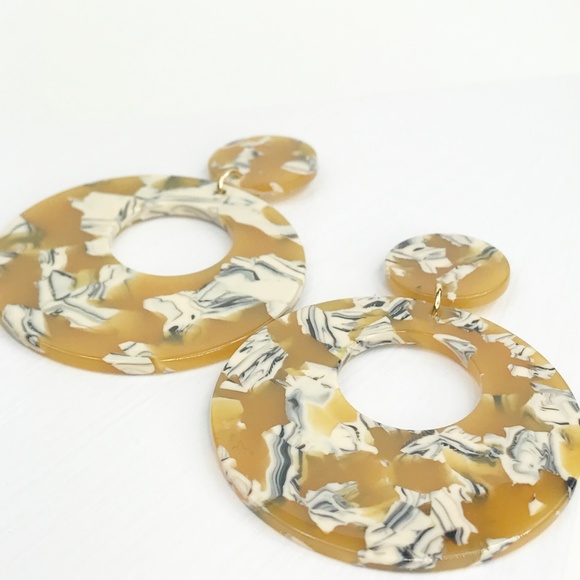 Open Circle Pendant Drop Earrings in Amber - Picture 4 of 8